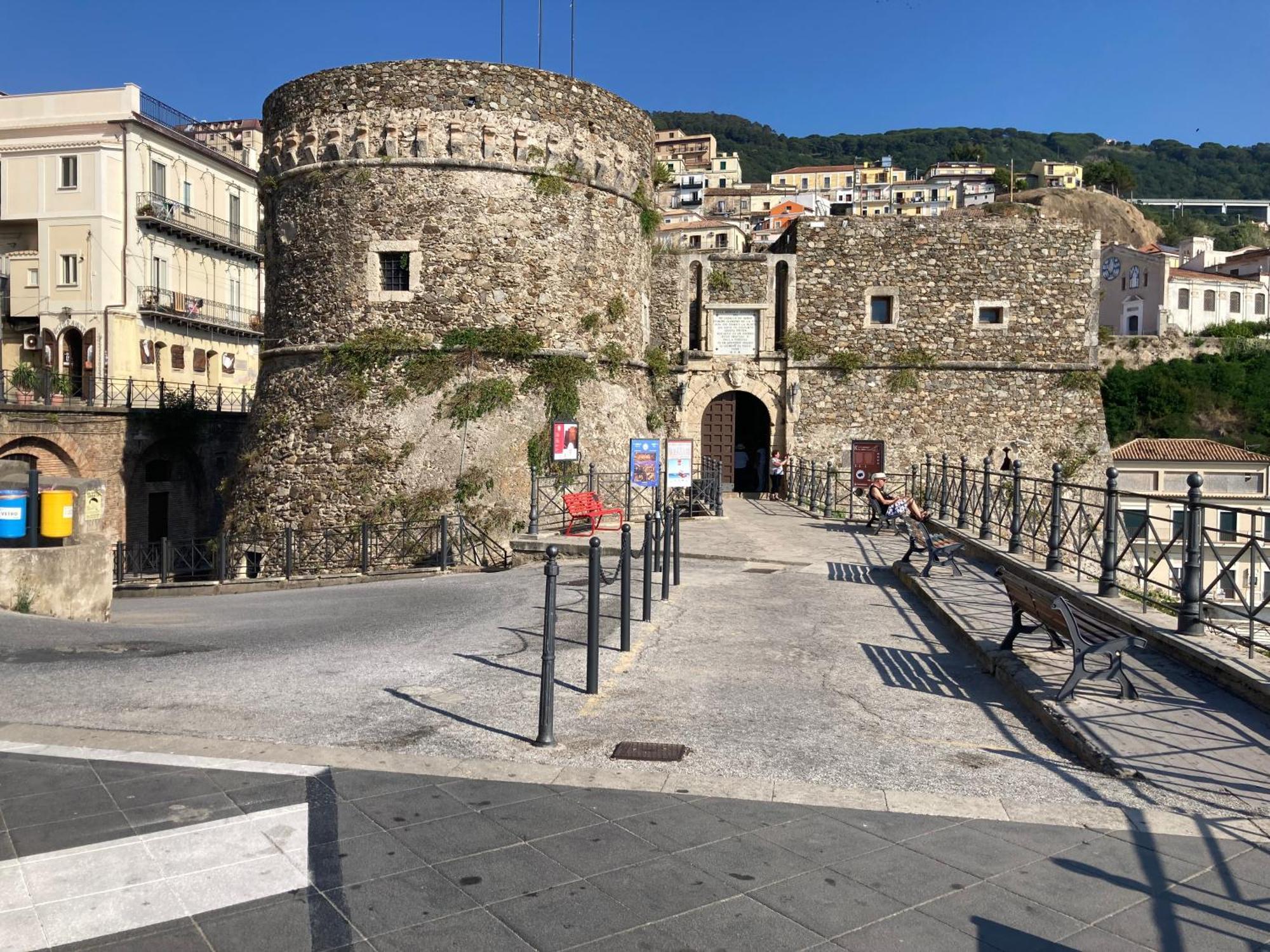 皮佐Residenza Ferdinando - 40M Dal Mare公寓 外观 照片